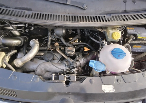 Volkswagen Caravelle cena 36900 przebieg: 296000, rok produkcji 2004 z Działoszyn małe 254